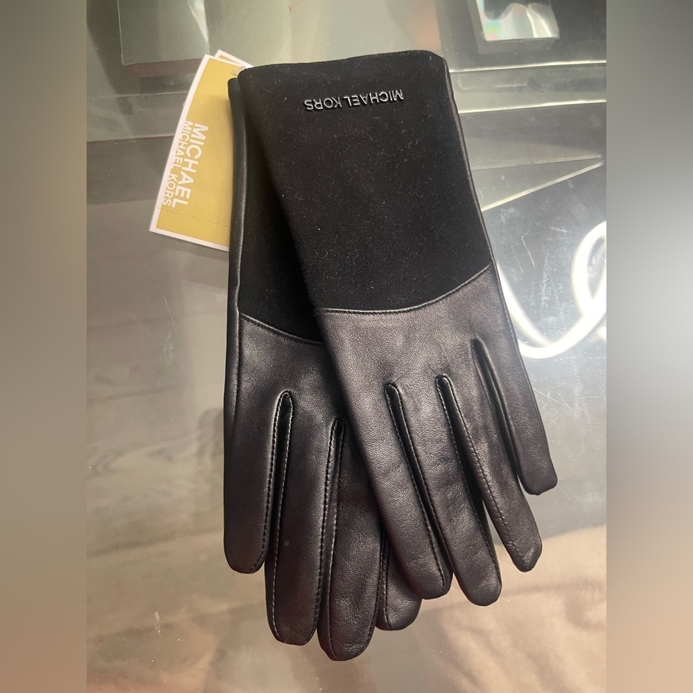 Michael Kors Elegant Black and Gray Gloves